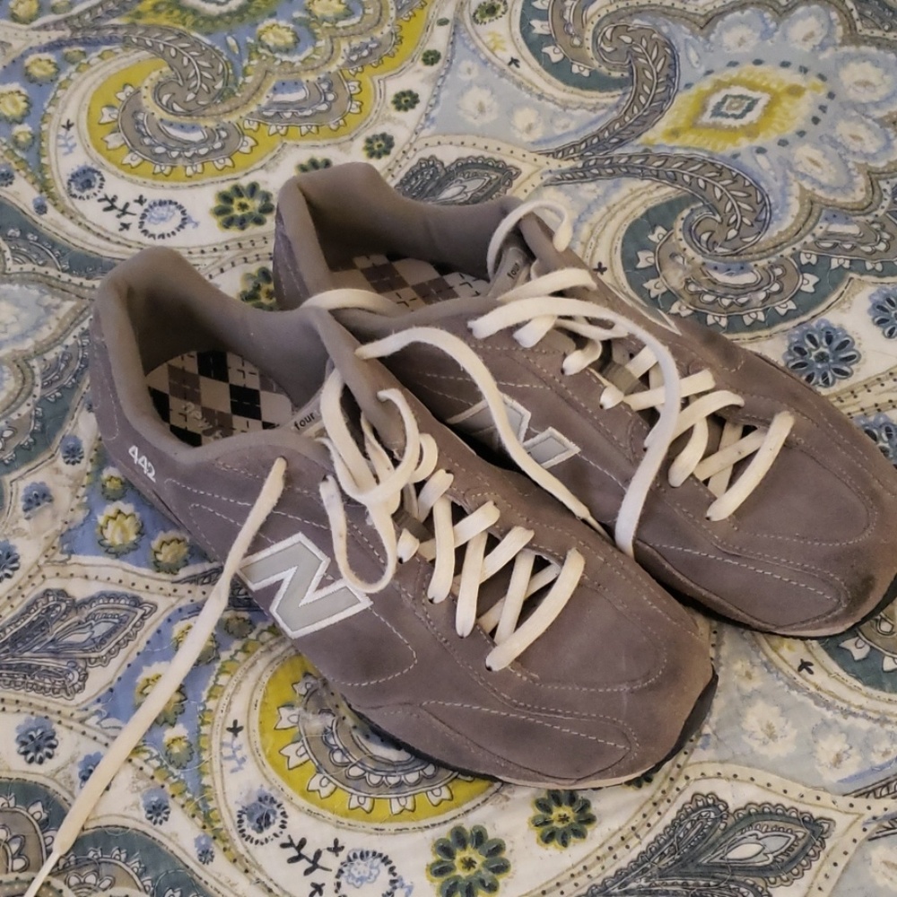 Size 8 Gray Leather New  Balance 442